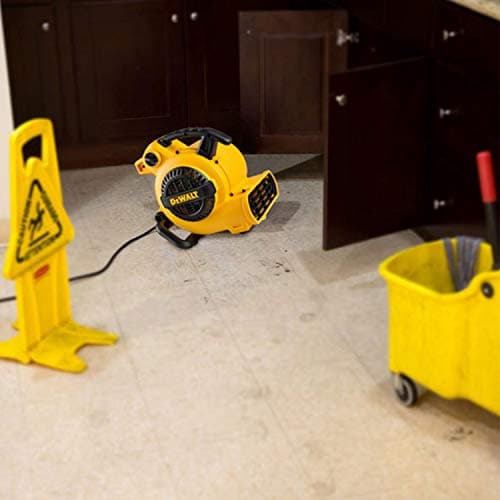 Ventilador Industrial Portátil DEWALT: Potente Secador de Piso, 276W, 3 Velocidades
