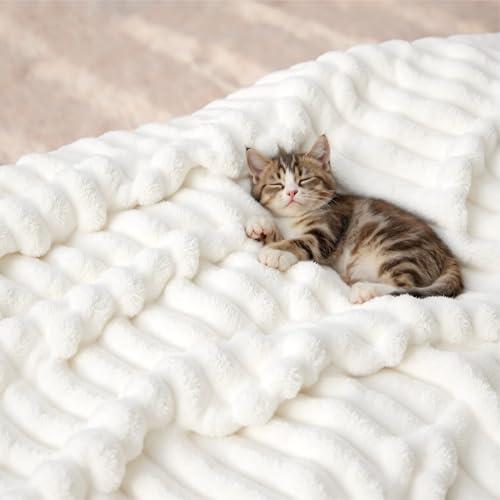 Manta Bedsure GentleSoft Blanca para Sofá: Suavidad y Estilo