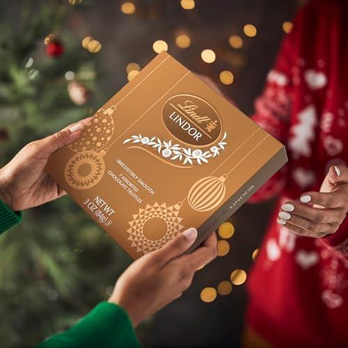 Miniatura de Lindt LINDOR: Trufas de Chocolate Navideñas Surtidas, 3.0 oz (Paquete de 2) 3