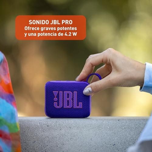 Miniatura de JBL Go 4 - Bocina Bluetooth Ultraportátil, Resistente al Agua y Polvo, Sonido Pro con Bajos Potentes, 7 Horas de Batería, Materiales Reciclados (Morado) 2