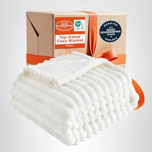 Manta Bedsure GentleSoft Blanca para Sofá: Suavidad y Estilo