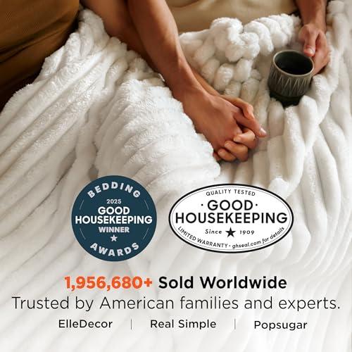 Manta Bedsure GentleSoft Blanca para Sofá: Suavidad y Estilo