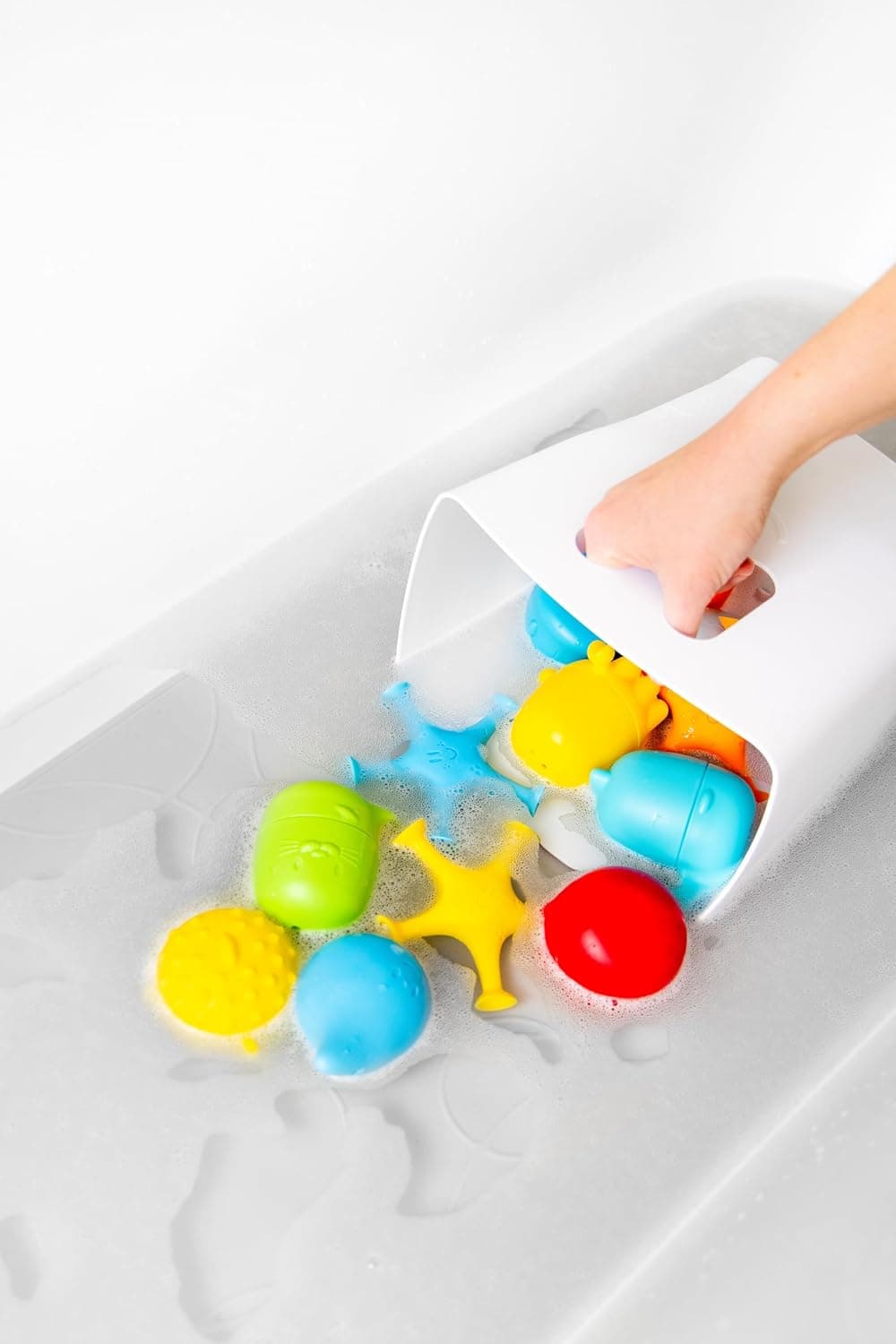 Miniatura de Ubbi Bath Toy & Drying Bin Bundle, Includes 10 Bath Toys, 1 Hair Rinse Cup and 1 Gray Toy Drying Bin, Infant and Toddler Bathtub Accessories 6