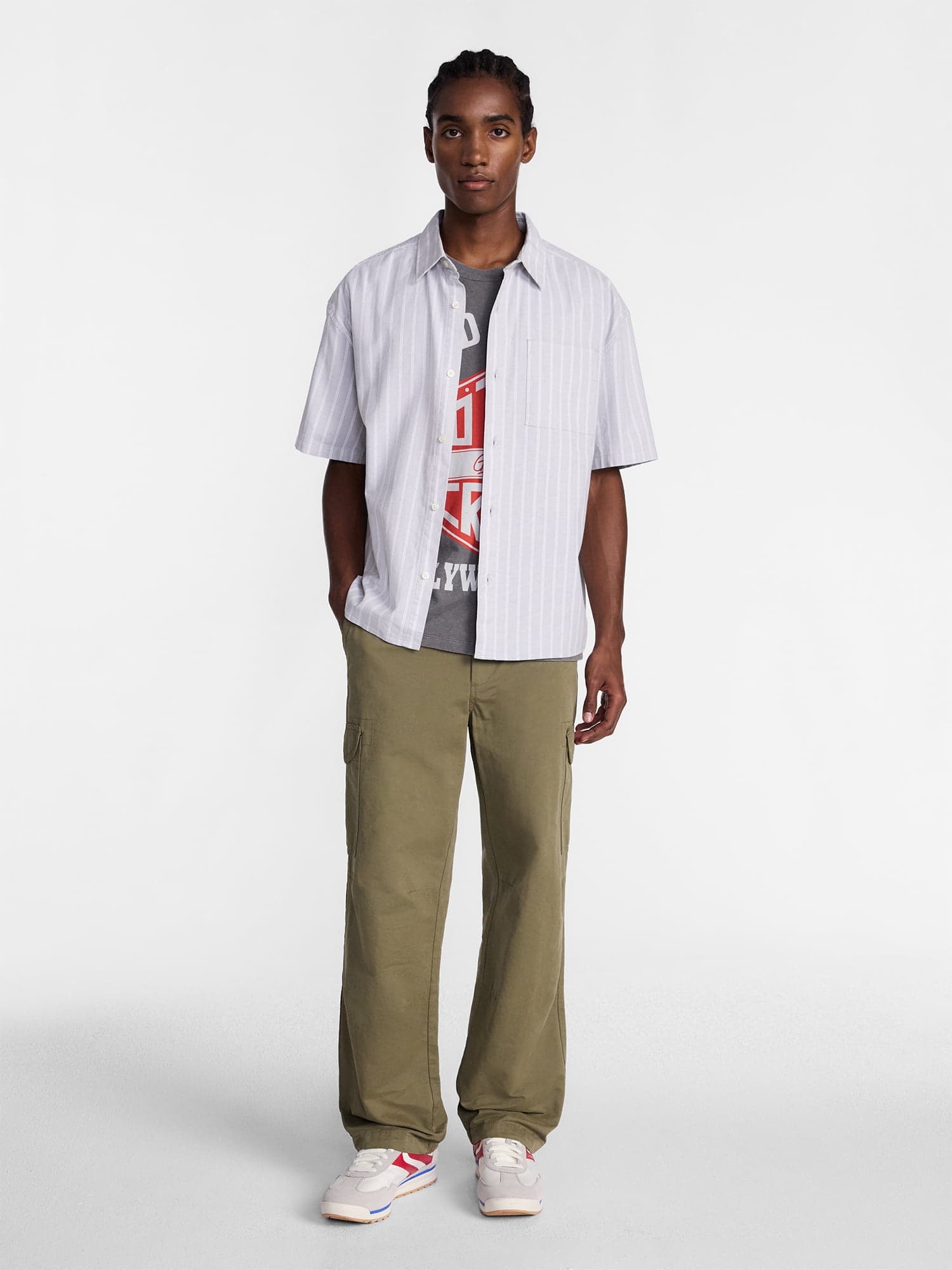 Camisa Oxford de algodón manga corta y corte boxy para hombre No Boundaries (2 colores)