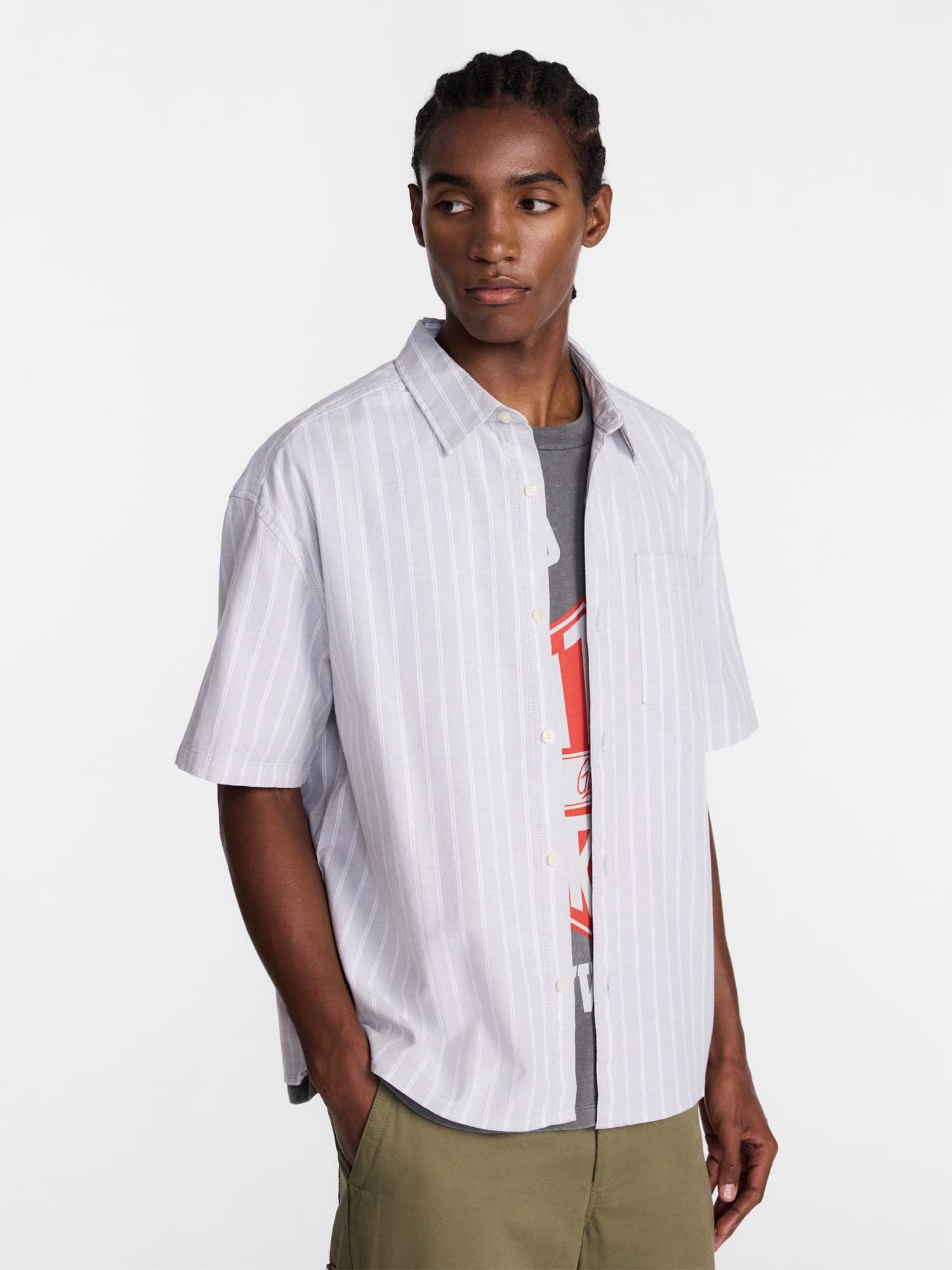 Camisa Oxford de algodón manga corta y corte boxy para hombre No Boundaries (2 colores)